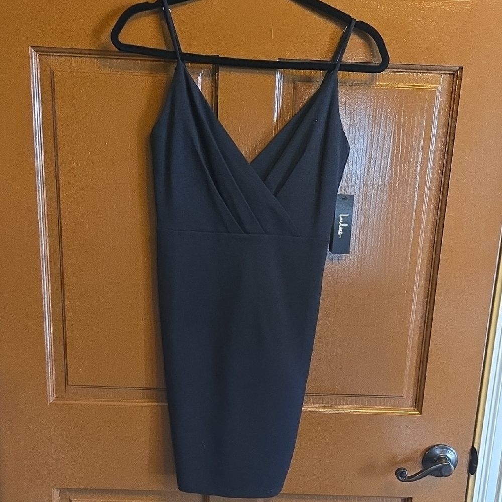 Lulus-Black short spaghetti strap V neck dress with cutout back Sz S NWT.